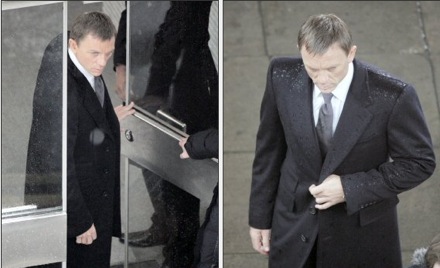 bond22set3.jpg